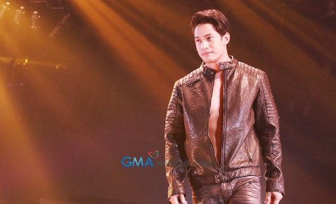 Blistering Paradise: The Cosmo Bachelor Bash 2014