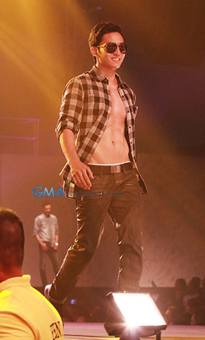 Blistering Paradise: The Cosmo Bachelor Bash 2014