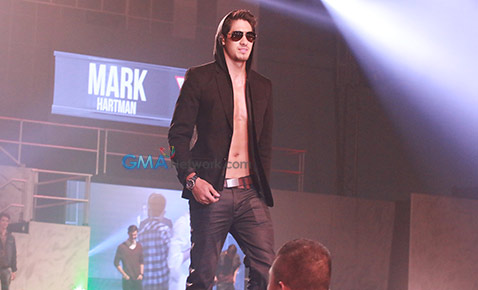 Blistering Paradise: The Cosmo Bachelor Bash 2014