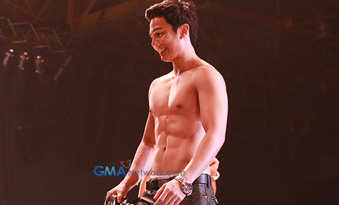 Blistering Paradise: The Cosmo Bachelor Bash 2014