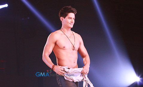 Blistering Paradise: The Cosmo Bachelor Bash 2014