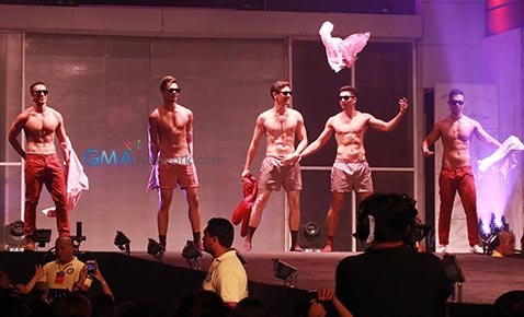 Blistering Paradise: The Cosmo Bachelor Bash 2014