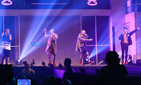 Blistering Paradise: The Cosmo Bachelor Bash 2014