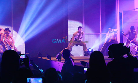 Blistering Paradise: The Cosmo Bachelor Bash 2014