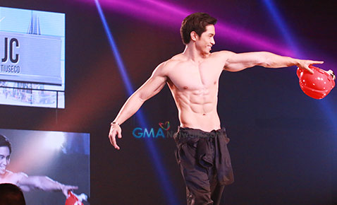 Blistering Paradise: The Cosmo Bachelor Bash 2014