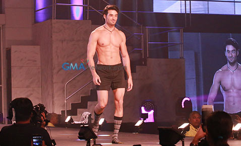 Blistering Paradise: The Cosmo Bachelor Bash 2014