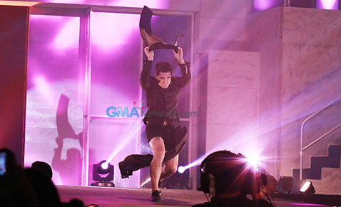 Blistering Paradise: The Cosmo Bachelor Bash 2014