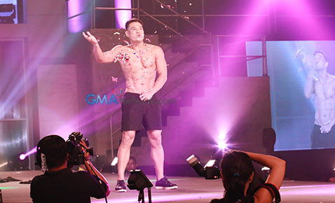 Blistering Paradise: The Cosmo Bachelor Bash 2014