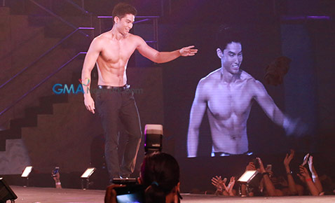 Blistering Paradise: The Cosmo Bachelor Bash 2014