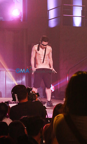 Blistering Paradise: The Cosmo Bachelor Bash 2014