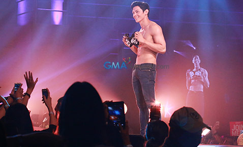 Blistering Paradise: The Cosmo Bachelor Bash 2014