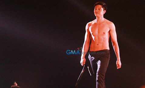 Blistering Paradise: The Cosmo Bachelor Bash 2014