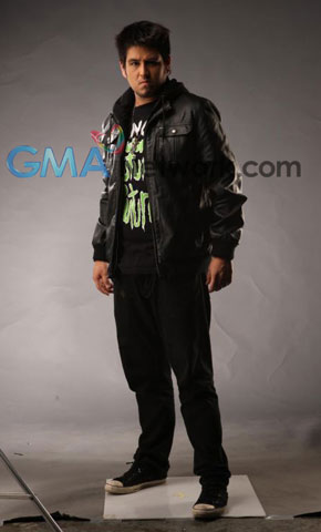 Elvis Gutierrez as Gaston