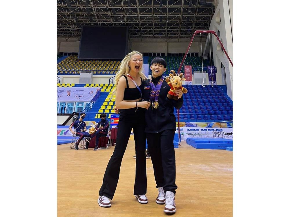 Supportive girlfriend 