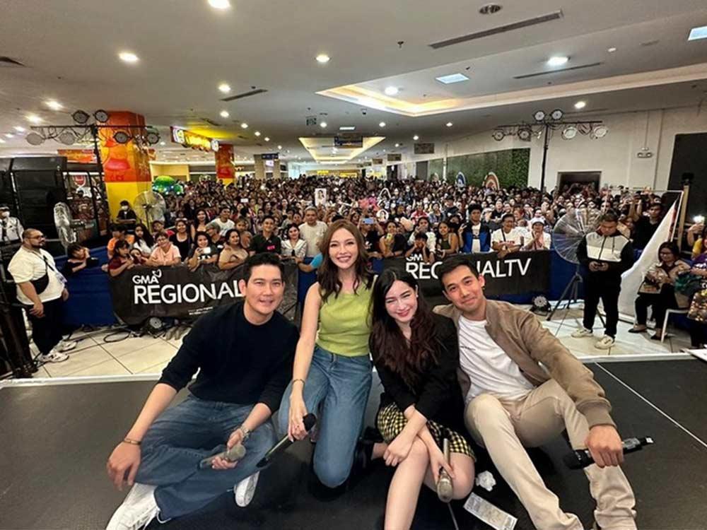 Hindi maitagong mga ngiti