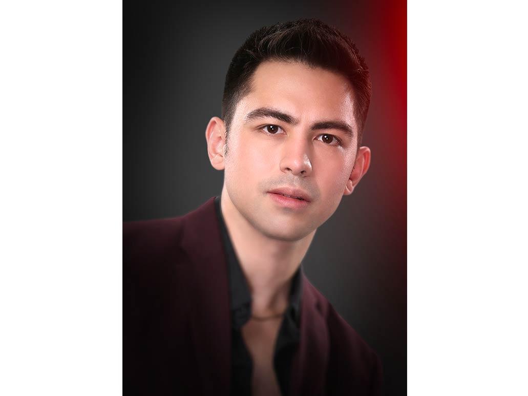Derrick Monasterio bilang Zach