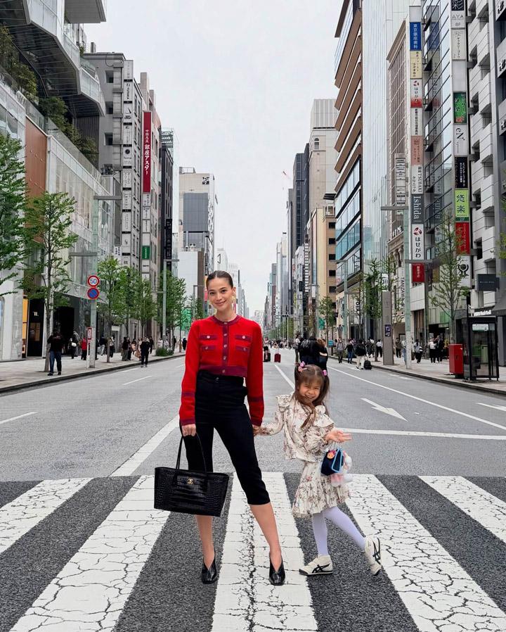 Anne Curtis and Dahlia