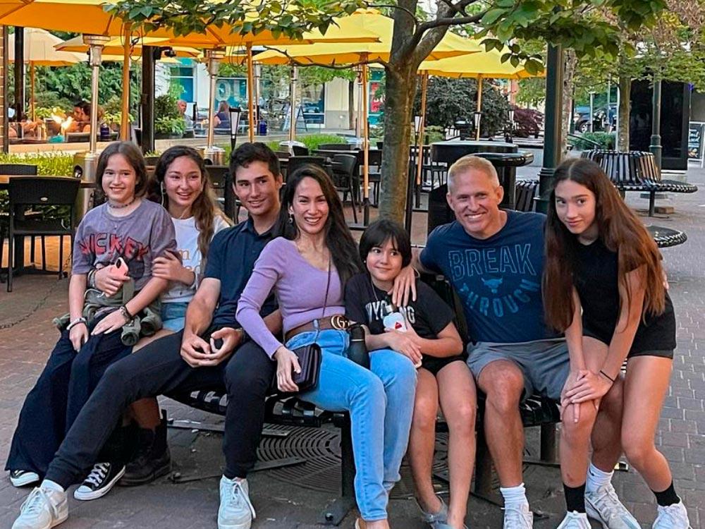 Ina Raymundo and family