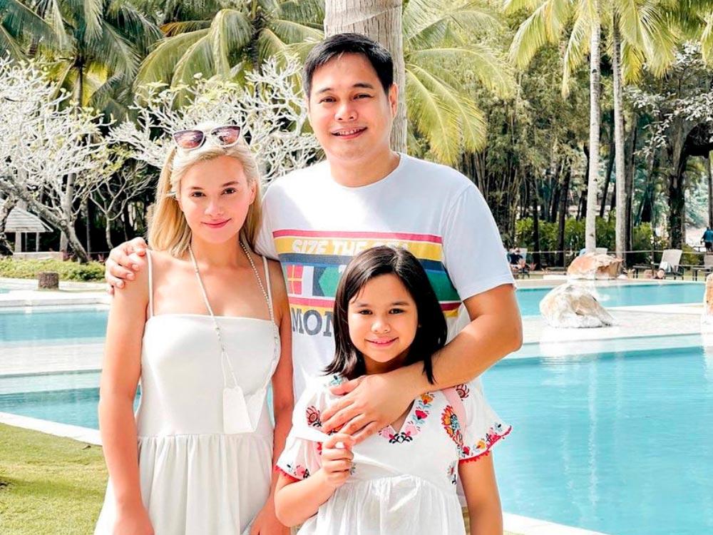 Yasmien Kurdi and family