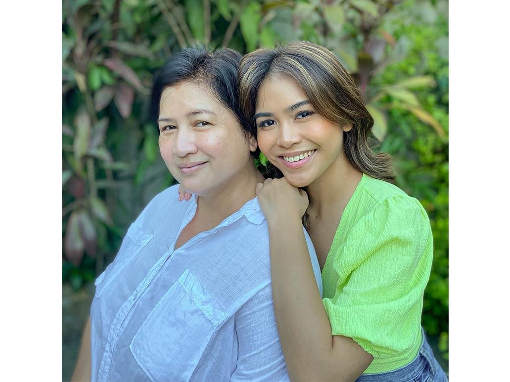 Alexandra and Melissa Mendez