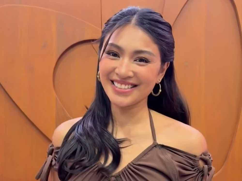 Nadine Lustre  