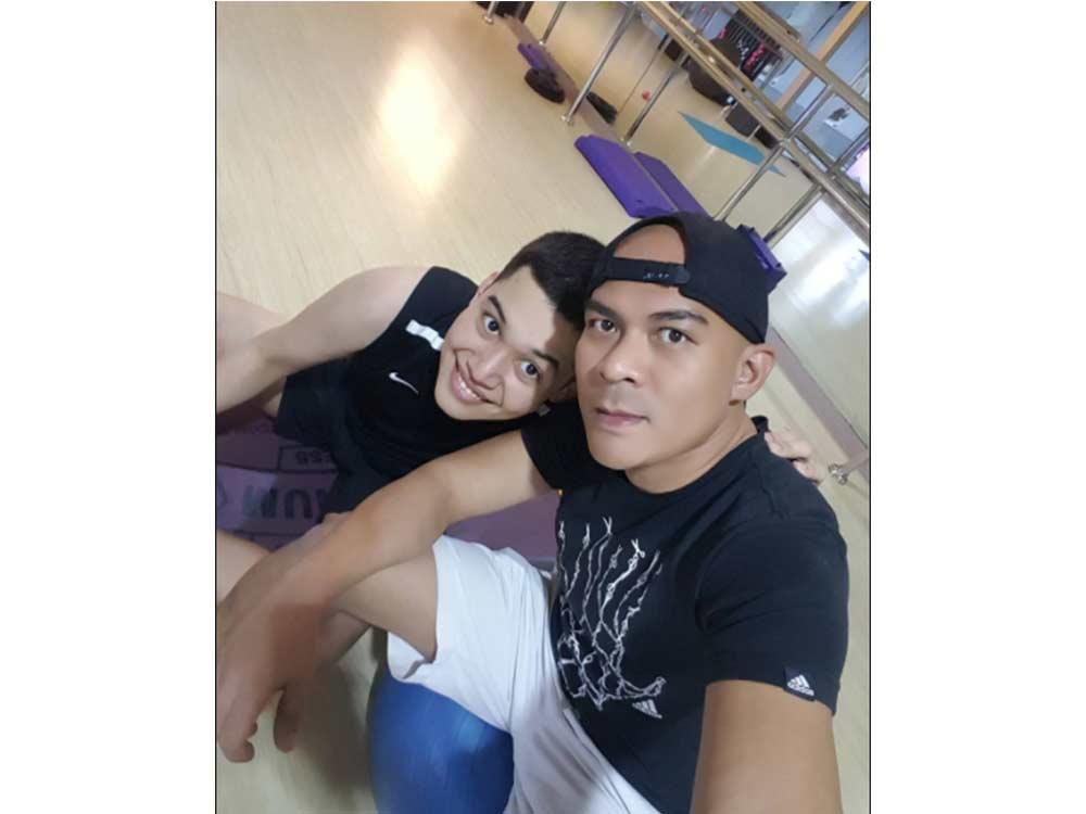 FITNESS TRAINOR TO THE STARS (nov 11 2015)