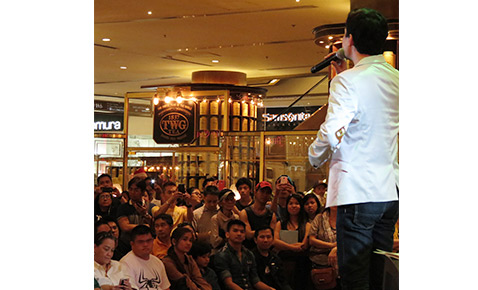 Christian Bautista serenades the Shangri-La Plaza crowd