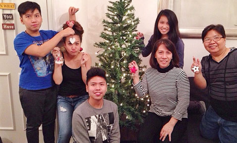 Christmas-ready celebrity homes 