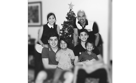 Christmas-ready celebrity homes 