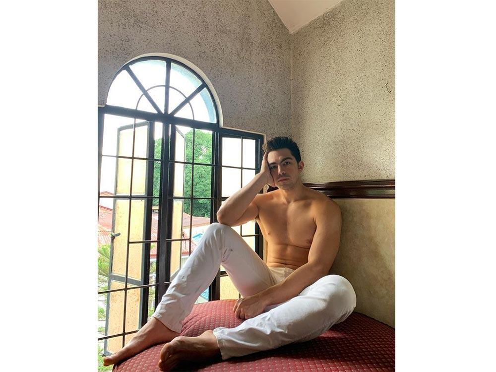 Derrick Monasterio S Hottest Topless Underwear Photos Gma Entertainment