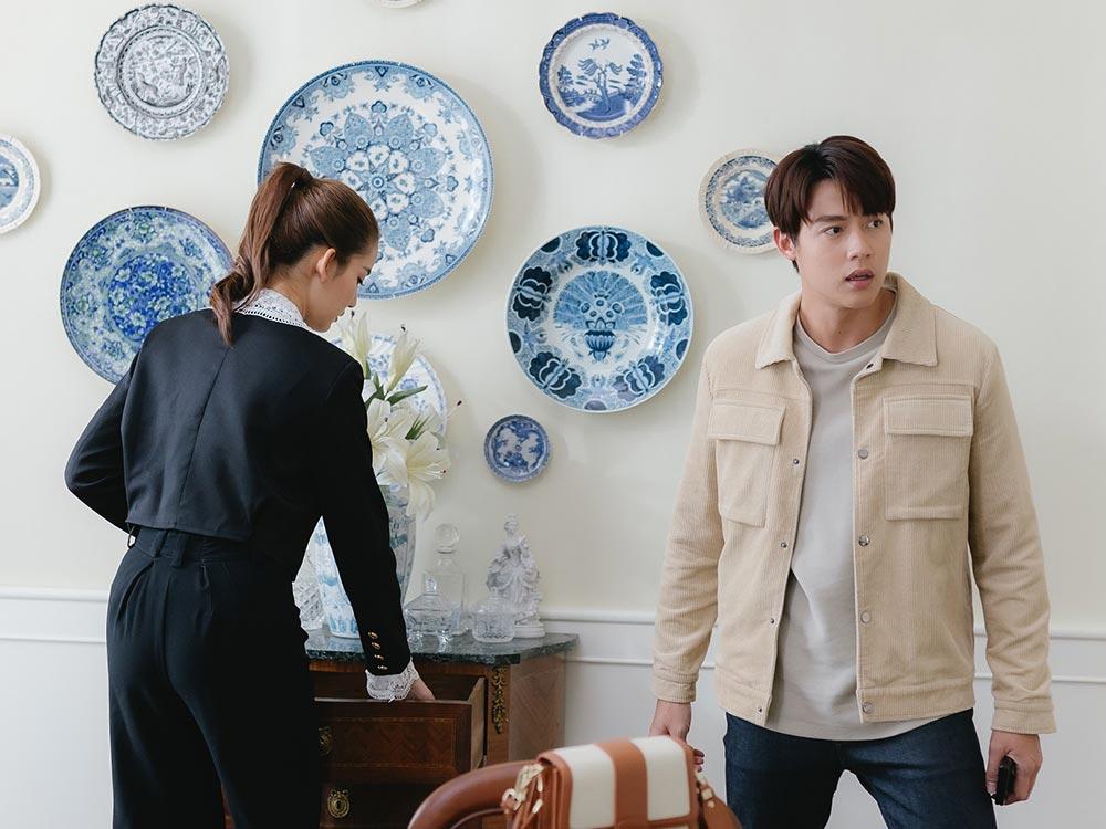 Pagpasok nina Enzo at Rina sa bahay ni Jane