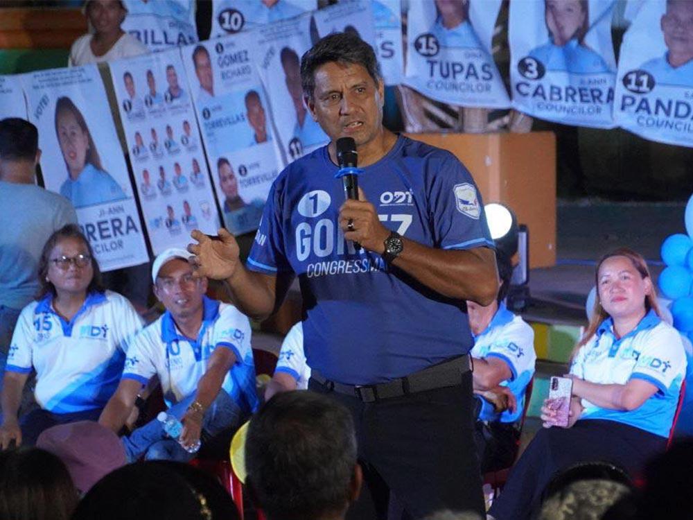 Richard Gomez