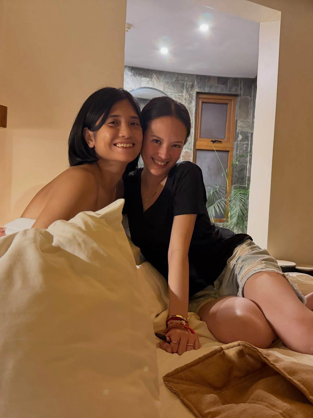 Ellen Adarna and Isabel Santos