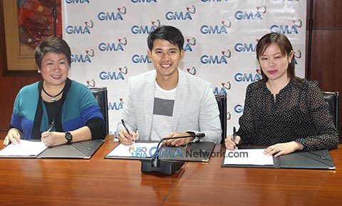 Exclusive: Mike Tan signs GMA contract