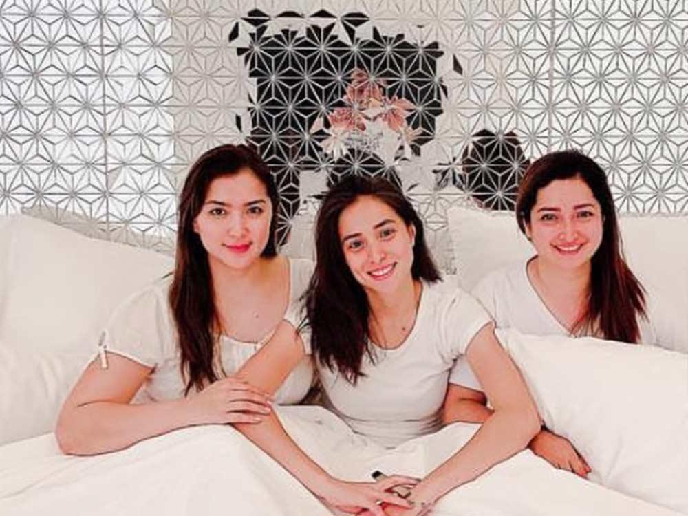 Ara Mina and Cristine Reyes