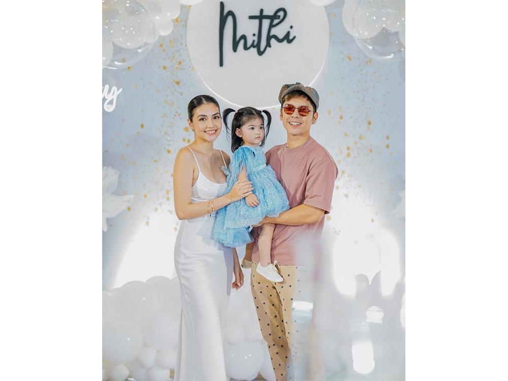 Carlo Aquino and Trina Candaza