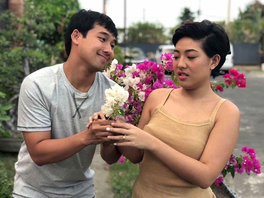 Basic round shirt of Boyet and spaghetti Sando of Aubrey