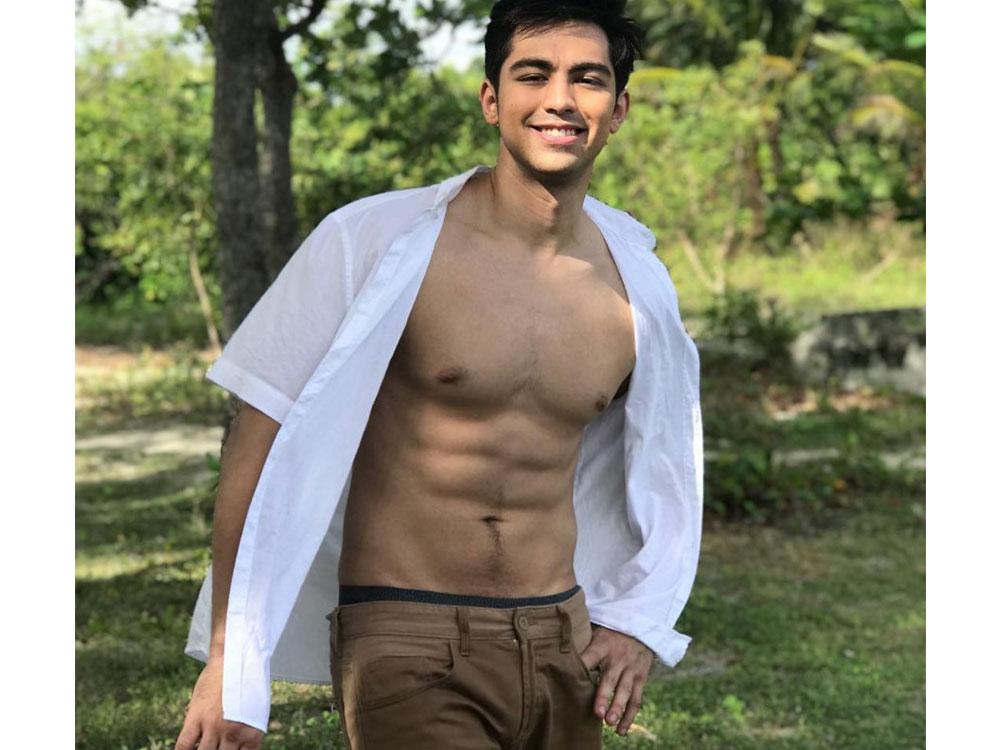 MUST-SEE: The many shirtless photos of Derrick Monasterio | GMA ...