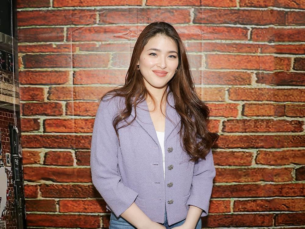 Kylie Padilla bonds with her kids on the set of 'My Father's Wife' | GMA  Entertainment