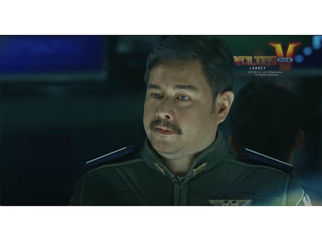Gabby Eigenmann as Commander Robinson