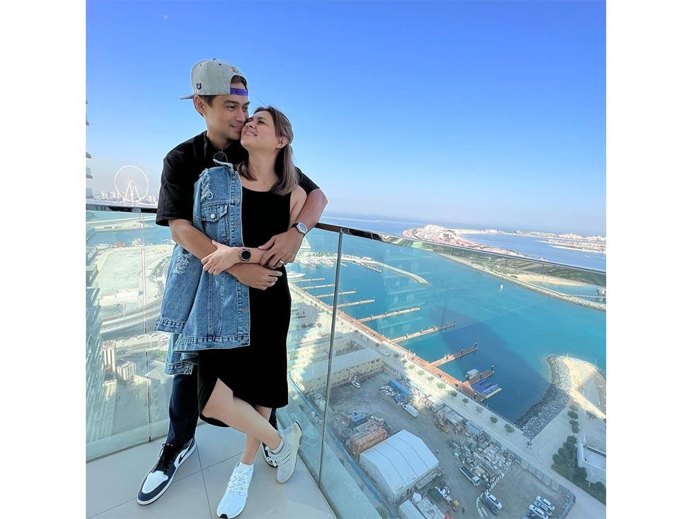 Marco Alcaraz at Lara Quigaman