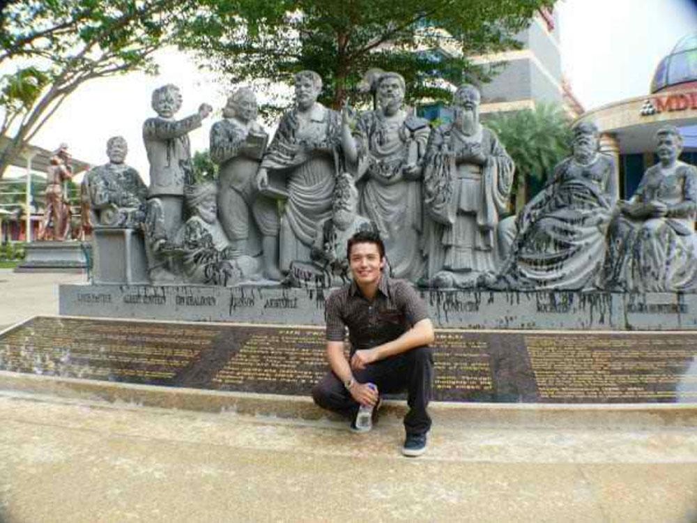 Mark Anthony Fernandez