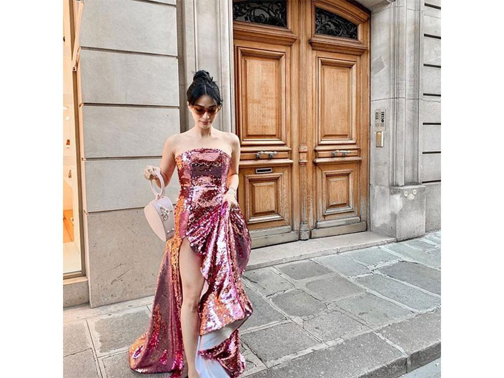 PhilSTAR Life - Heart in Paris! ❤️🗼 All eyes are on Heart Evangelista (and  her outfits) once again as she returned to Paris, France for Paris Fashion  Week. 🧣👜👠 Check out some