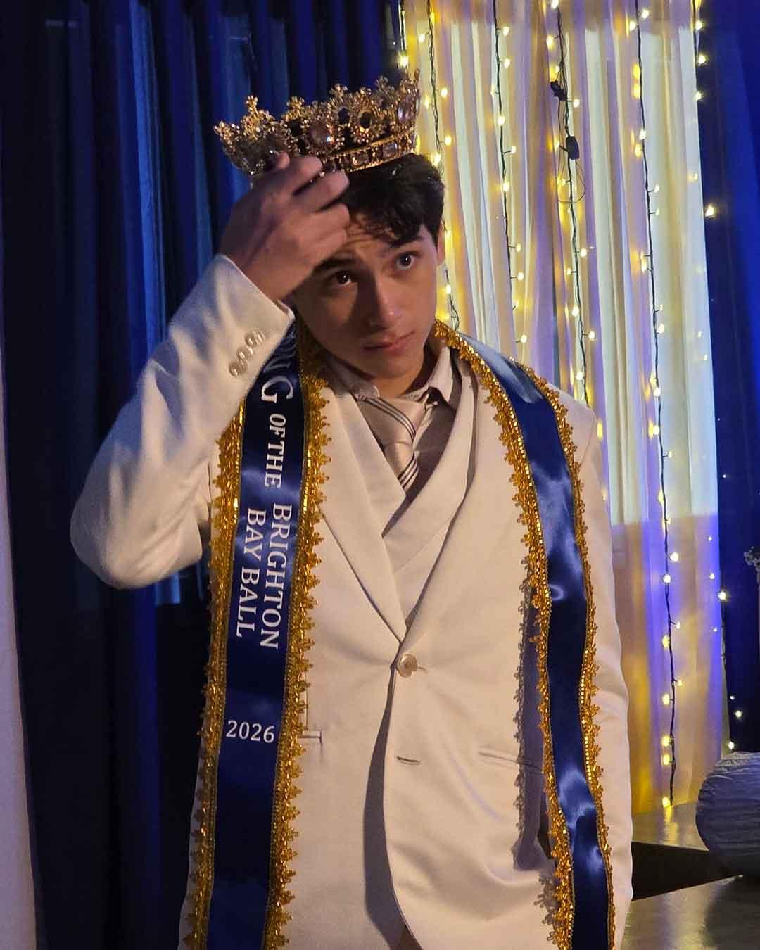 A King Waiting for His Queen