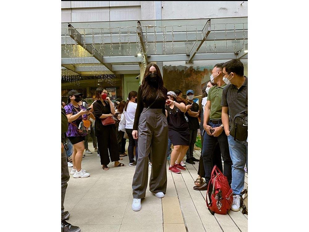 Kim Domingo waiting in line to buy a ticket to Cha Eun Woo's fanmeet