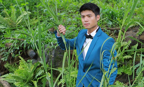 Humans and Awoks on the set of 