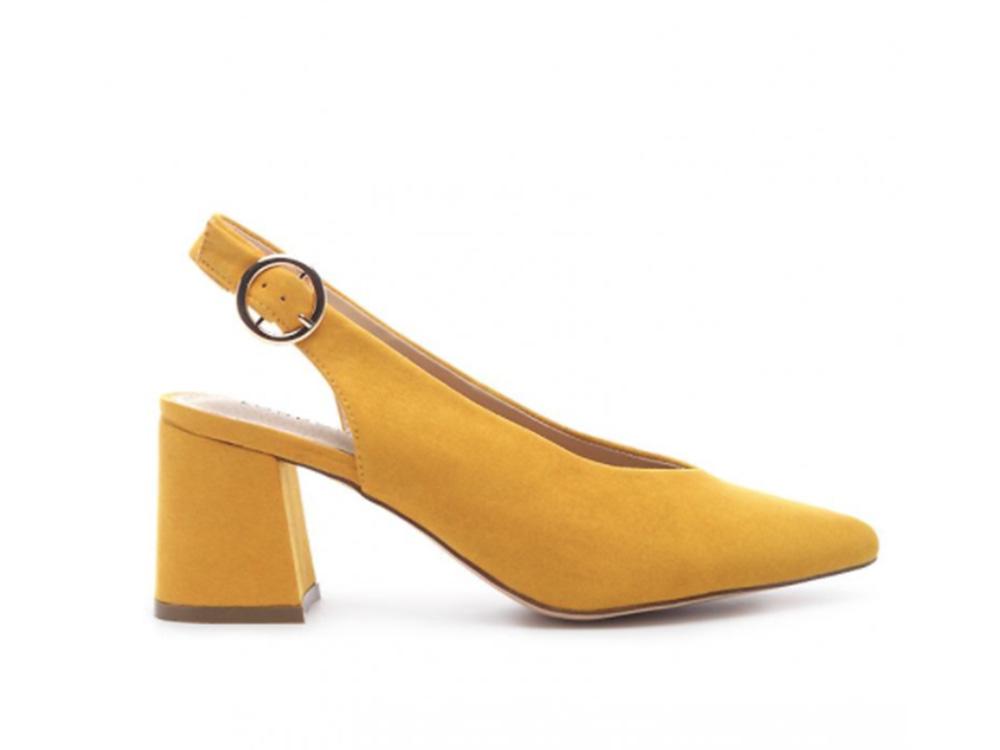 Block heel pointed toe shoes
