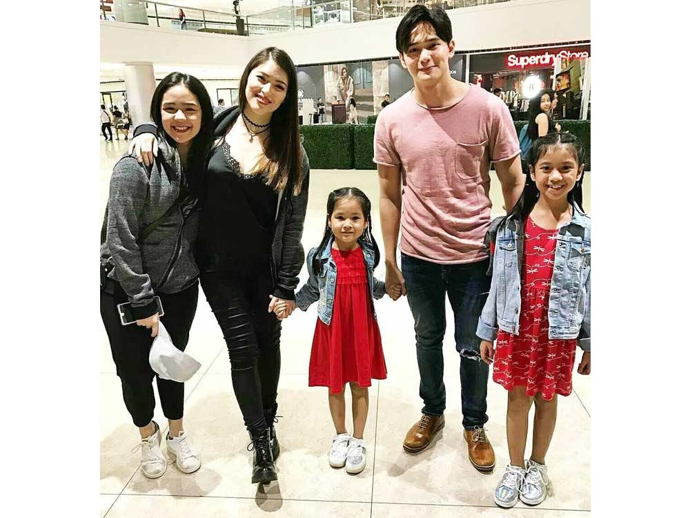 Offscreen friendship