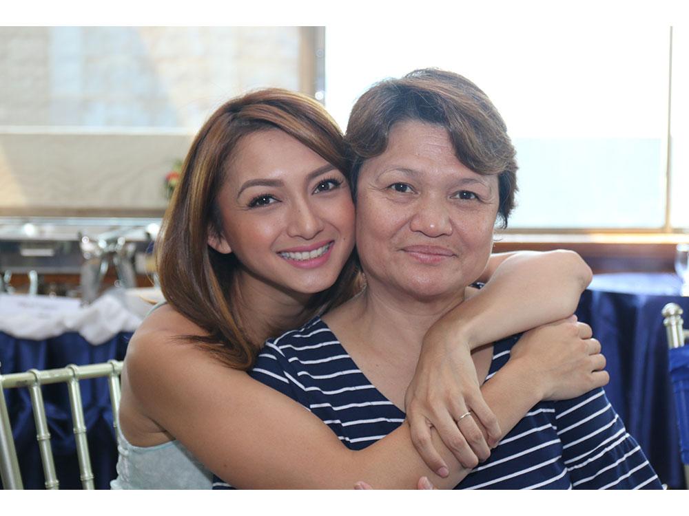 Iya Villania and Elena Ebelar