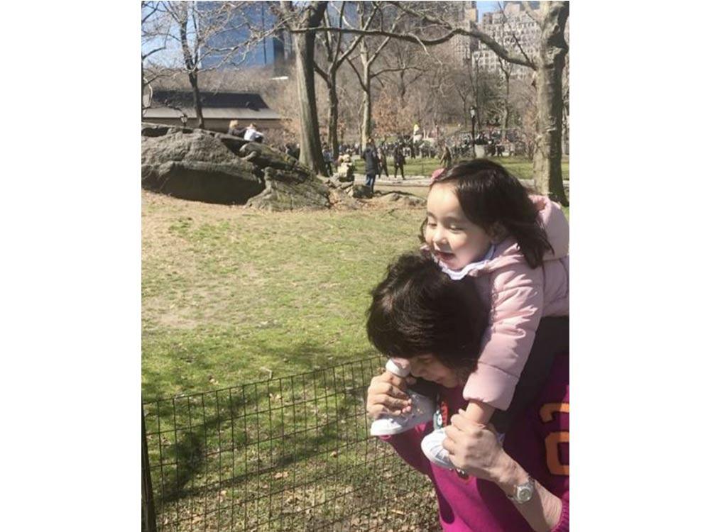 Scarlet Snow Belo to Mommy Vicki Belo